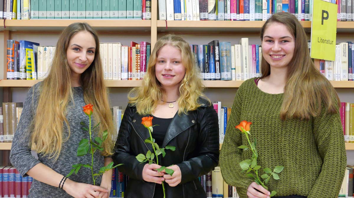 Die Gewinner des Jugend-Literatur-Preises der OVAG in der Weidigschule.