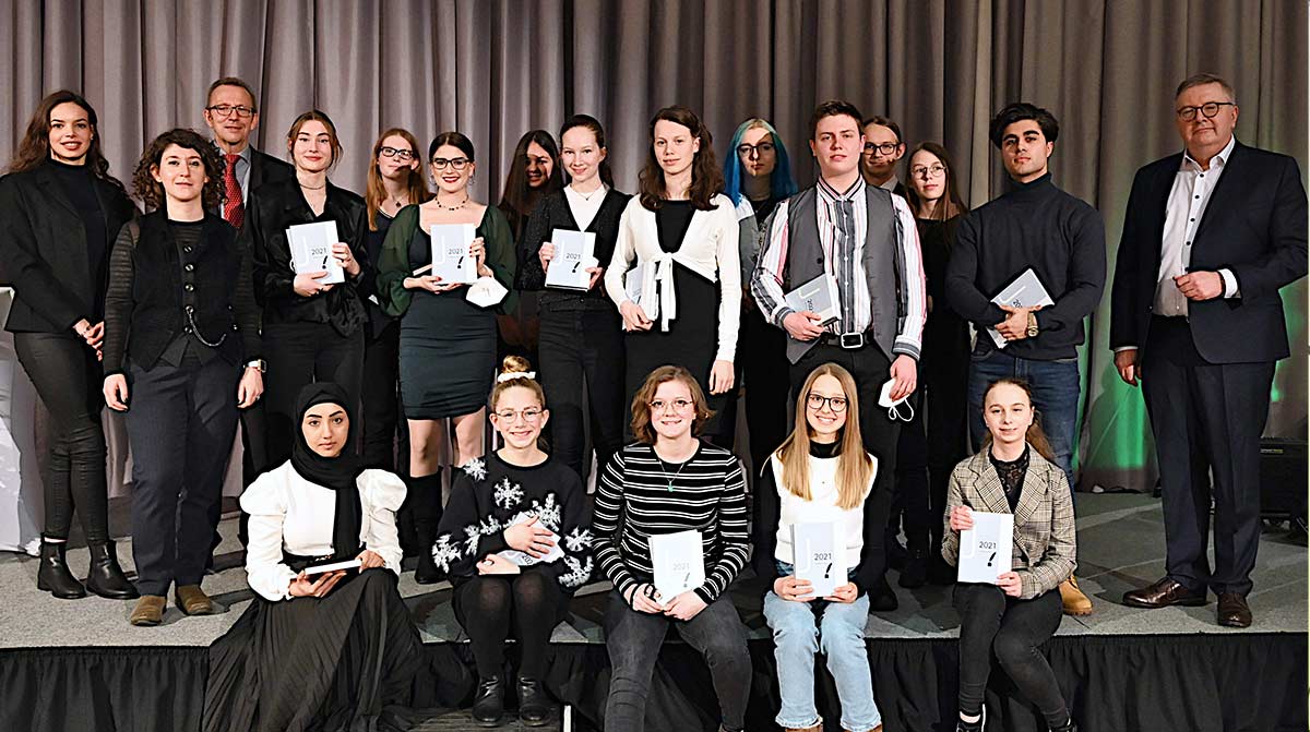 Gruppenfoto Preisträger Jugendliteraturpreis der OVAG