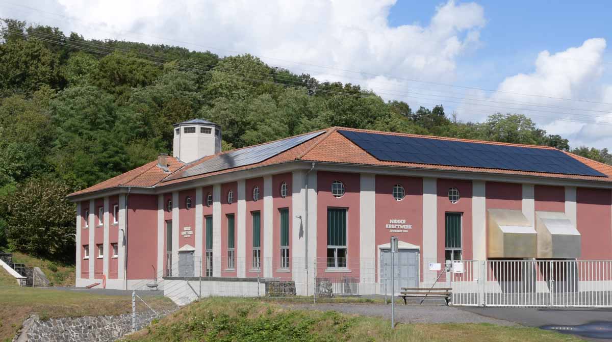 Gebäudeansicht des Wasserkraftwerks Lißberg