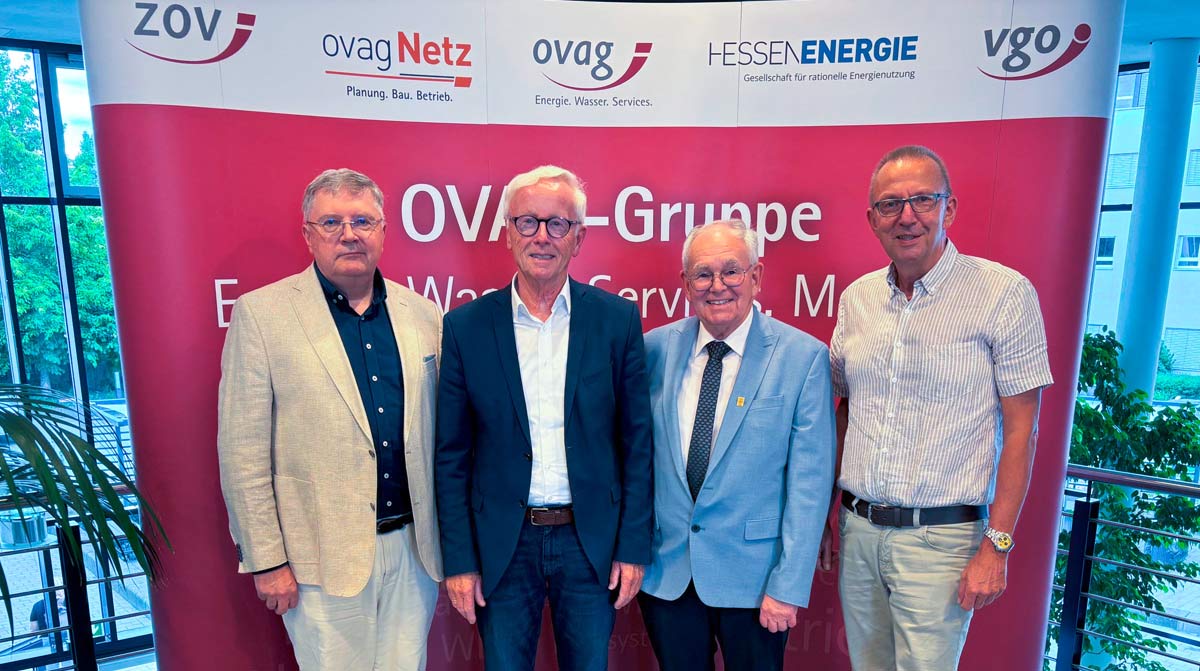 Grupppenbild mit Veith, Künz, Spandau und Arnold im Foyer.