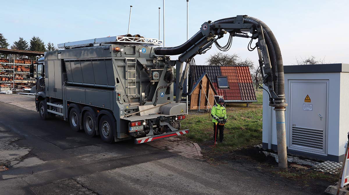 Saugbagger auf einer Baustelle